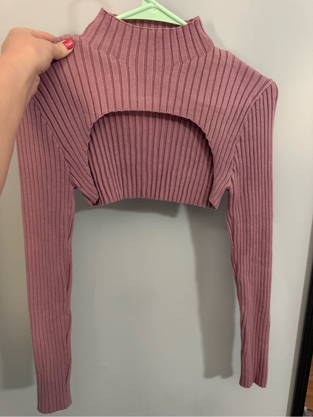 Ribbed Cut-Out Long Sleeve Crop Top in Mauve Pink